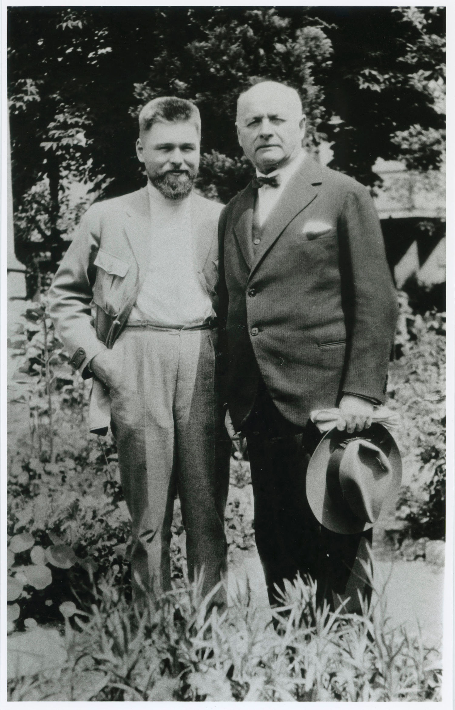 Andreas and Alexej von Jawlensky in the garden, Beethovenstraße 9, 1927, Photo: Alexej von Jawlensky-Archiv Muralto ⁄ CH