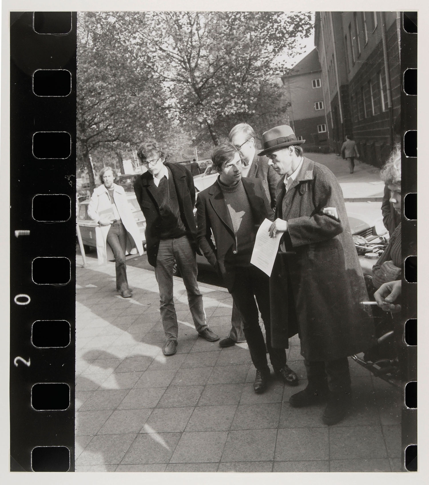 Beuys vor der Düsseldorfer Akademie. Foto: Axel Hinrich Murken