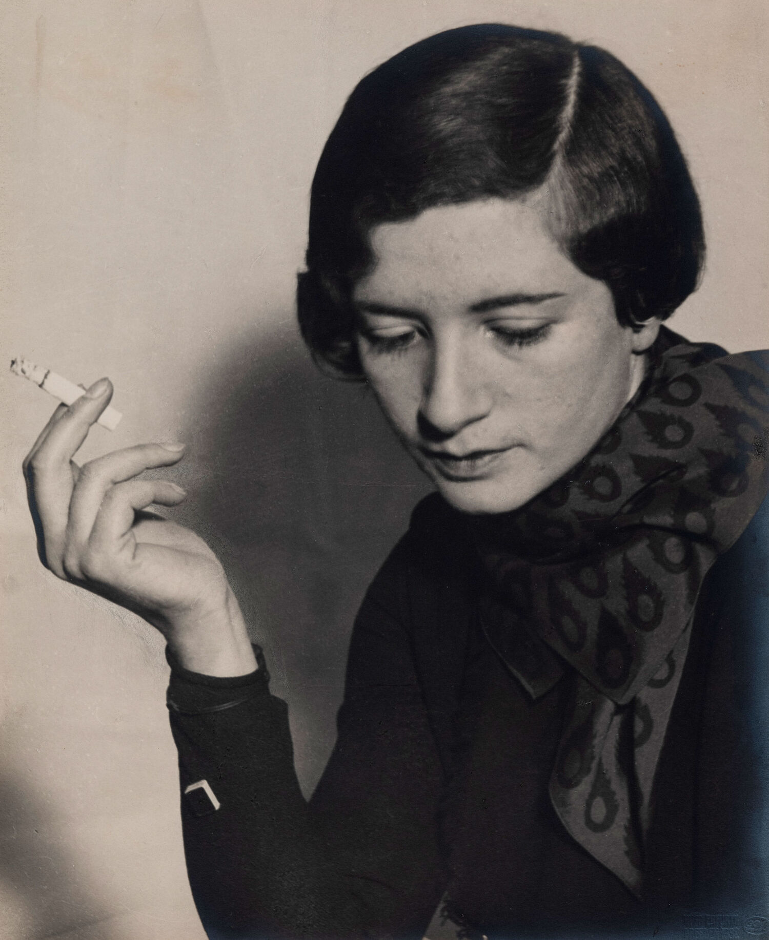 Ilse Leda, fotografiert von Hugo Erfurth, anlässlich ihrer Heirat 1932 mit Friedrich Vordemberge-Gildewart, Museum Wiesbaden