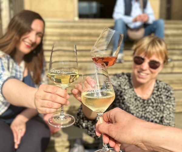 Bild zu Wein und Fingerfood auf dem Museumsvorplatz mit GLYG und Trüffel Feinkost