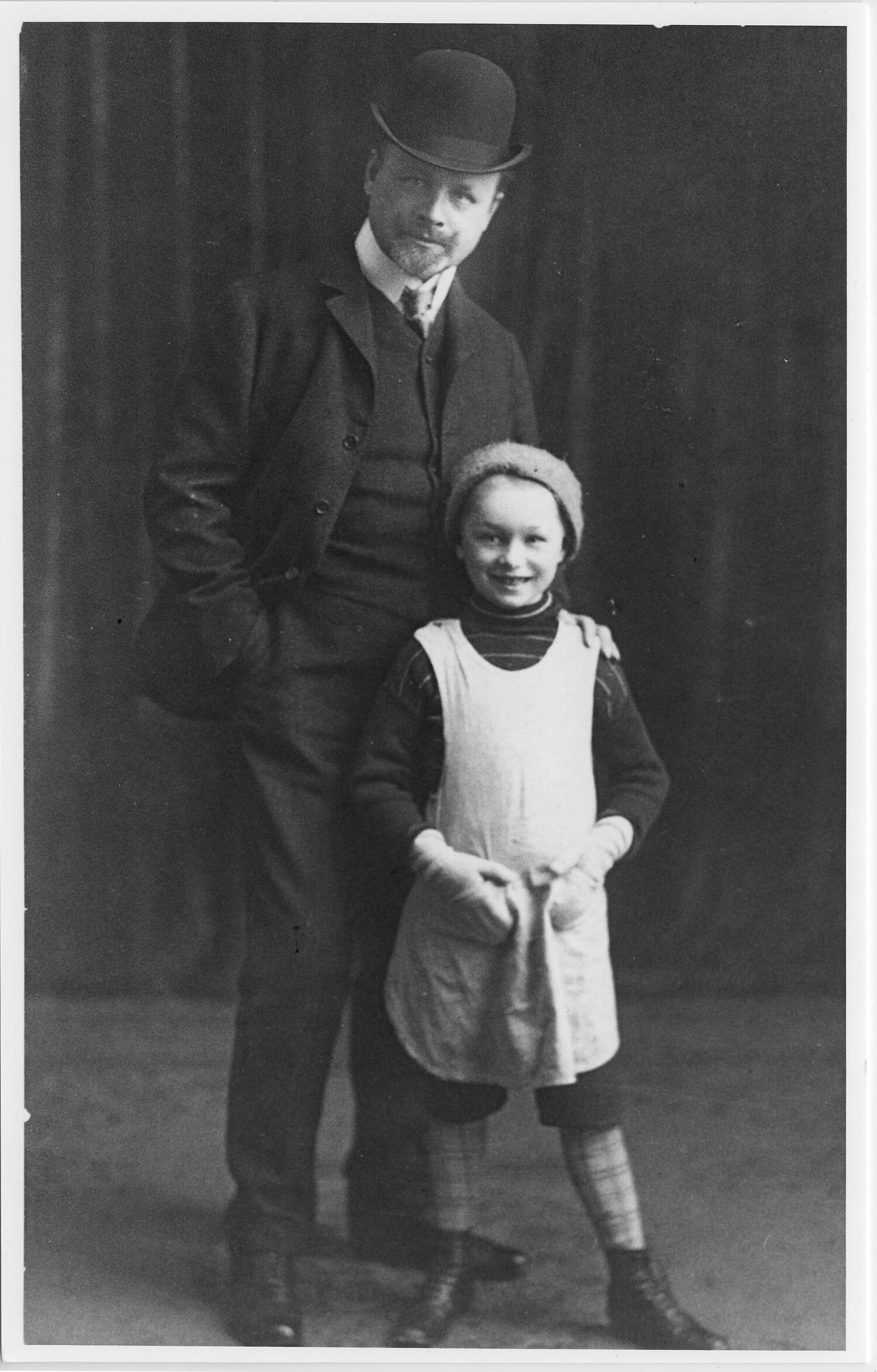 Alexej von Jawlensky mit seinem Sohn Andreas im Malkittel, um 1907 Forschungsarchiv Alexej von Jawlensky im Museum Wiesbaden