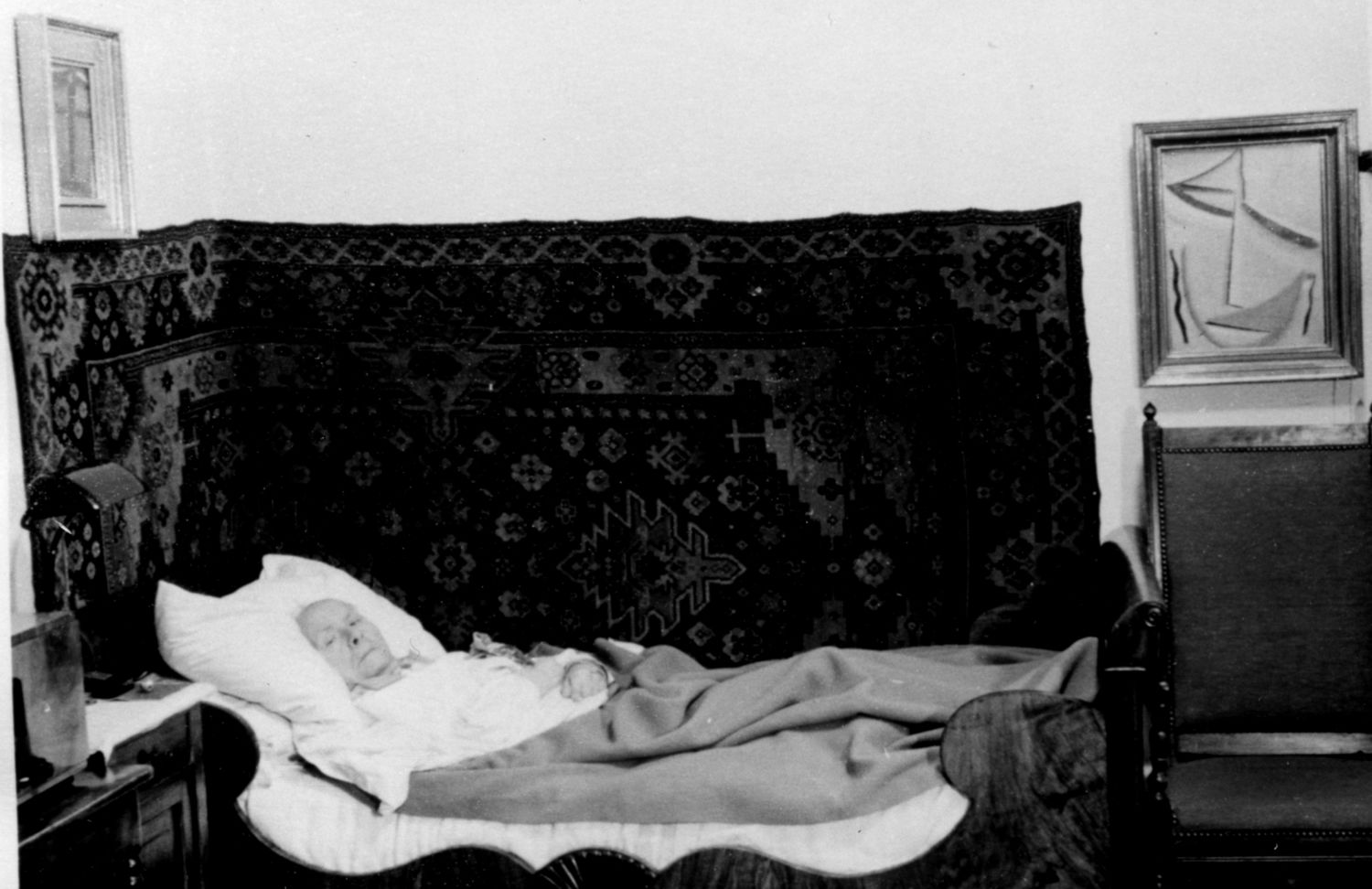 Alexej von Jawlensky, almost completely paralyzed in his bed in the Beethovenstraße 9, 11. März 1939. Photo: Alexej von Jawlensky-Archiv Muralto ⁄ CH