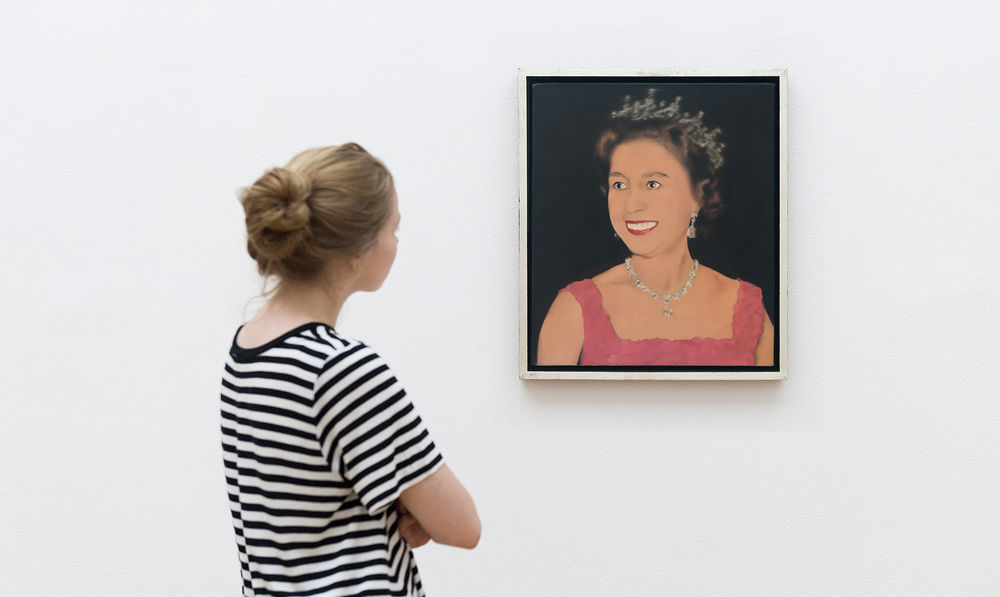 Heike Schorn misses Gerhard Richter's 'Queen'. © Gerhard Richter. Photo: Museum Wiesbaden / Bernd Fickert.
